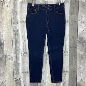 Old Navy mid rise rockstar super skinny. Dark wash. Size 12 short. EUC.‎ 0 flaws